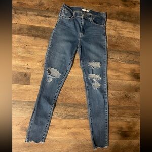 Like new high waisted 720 Levi stretchy, distressed jeans